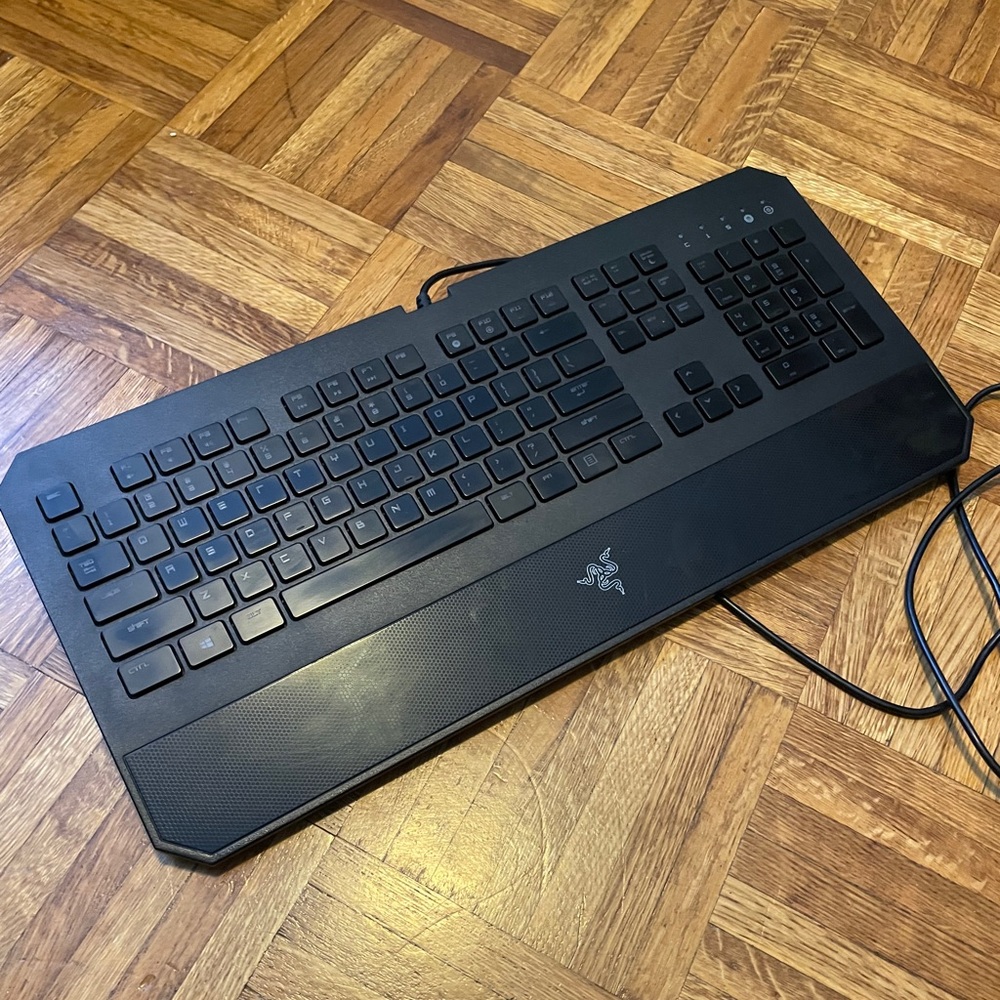 Razer deathstalker chroma keyboard